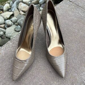 LAUREN RALPH LAUREN Lanette Crocodile-Embossed Leather Heels sz 8